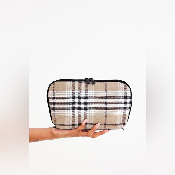 ✨Gone for Good✨ Beis - The Cosmetic Pouch Set in Plaid - Picture 4 of 6